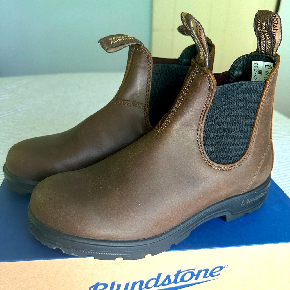 Women’s Blundstone 1609 elastic sided boot Size USA 8 (AUS/UK 5) Antique Brown